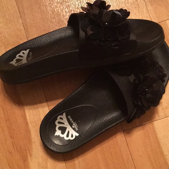 Sandals - Picture 2 of 4